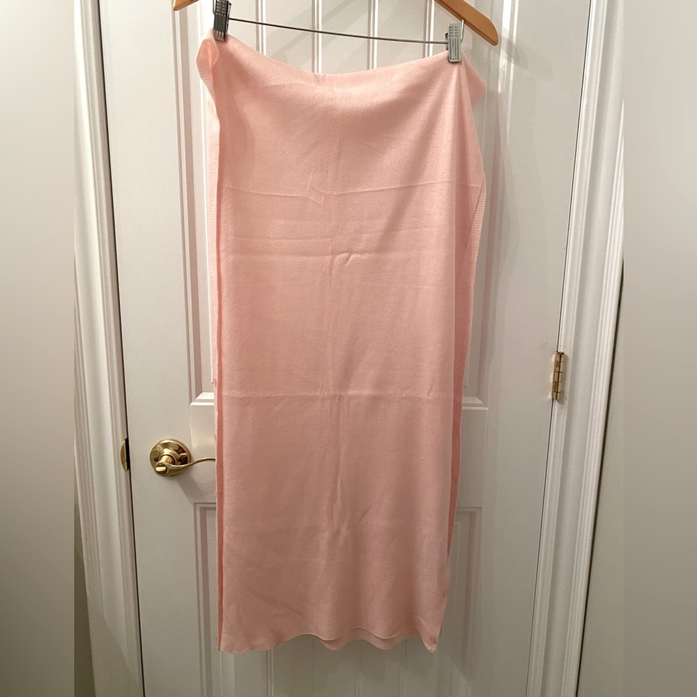 NWOT 100% Acrylic Wrap/Shawl in Soft Pink. Can Adjust Size/Look